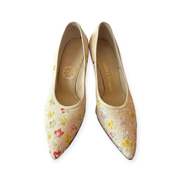 Vintage I. Miller 1950s Pointed toe pumps with Floral Embroidery. - Picture 3 of 15